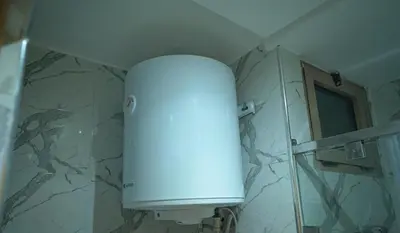a light in a bathroom with a marble wall at New Appartment in Rabat