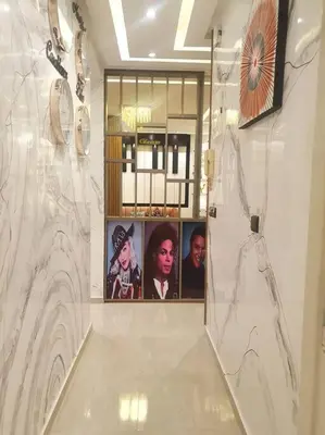 a room with a hallway with a mirror and a display case at Grand Appartement corniche in Casablanca
