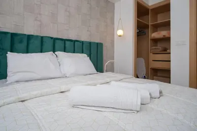 a white bed with towels on top of it at studio Maarif à 3min à pied du stade med V in Casablanca
