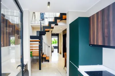 a staircase in a house with a green wall at Résidence Jade in Casablanca