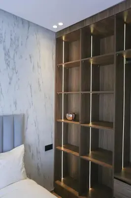 a book shelf in a bedroom with a bed at Résidence Palm - Palmiers in Casablanca