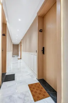 an empty hallway with wooden doors and a rug at Tribeca 3 - Casablanca Center in Casablanca
