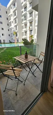 a patio with a table and chairs on a balcony at Cosy & Confort Studio près de l'aéroport in Nouaceur