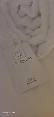 a white box with a sign on top of a towel at Cosy & Confort Studio près de l'aéroport in Nouaceur