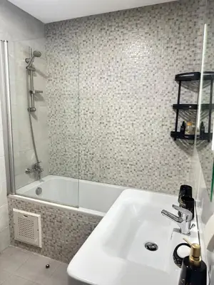 a bathroom with a white tub and a sink at Appartement confortable au corniche in Mohammedia