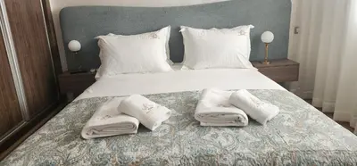 a bedroom with a bed with towels on it at Appartement charmant au parc de Mohammedia, à seulement 2 pas de la plage in Mohammedia
