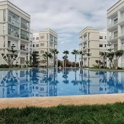 Grand appartement vue golf a 2 min de la plage Bouznika