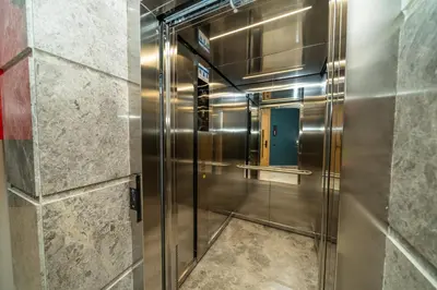 a elevator in a building with a green door at Twenty Four Inn 302 in Casablanca