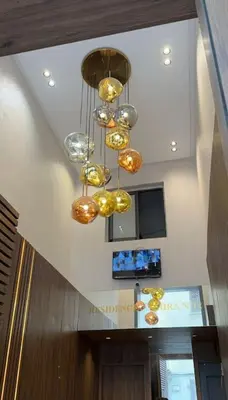 a chandelier hanging from the ceiling in a room at Studio meublé neuf Maarif au centre de Casablanca 3 minutes de stade Mohamed V in Casablanca