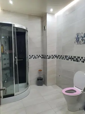 a bathroom with a glass shower and a toilet at Villa entière in Azemmour
