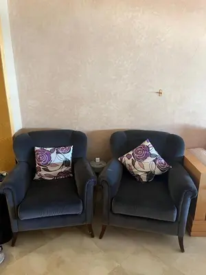 two chairs sitting next to each other in a living room at Family Appartement Nouaceur Aéroport Med V in Nouaceur