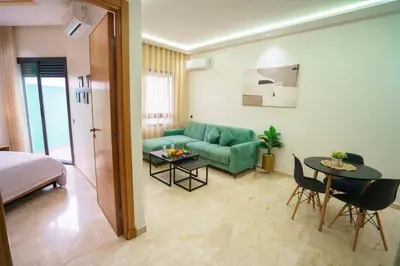 Gallery image of Emplacement Centrale Stylish & Spacieux Appartement Lumineux Prés De Mcdo et Kfc 2 Mars Au Cœur de Casablanca in Casablanca