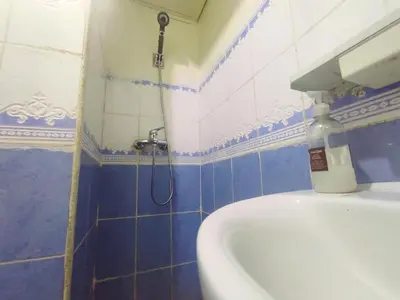 a bathroom with a shower and a white sink at Appartement familial calme 3 min à Casanearshore in Casablanca