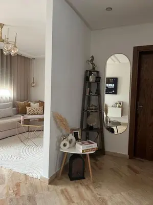 a living room with a table and a mirror at Magnifique 2 chambres avec rooftop - Casablanca Centre in Casablanca