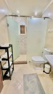 a bathroom with a shower and a toilet and a sink at T1 App moderne 2 chambres, a 10 min du Stade Moulay Abdellah in Temara