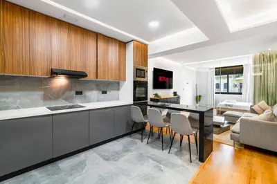 a kitchen and living room with a table and chairs at Modern Elegance in City Core in Gare de Rabat-Aguedal