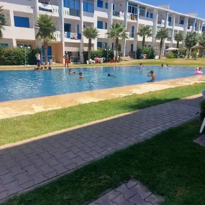 Bel Appartement avec Piscine et Jardin