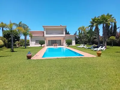 a house with a swimming pool in the yard at Superbe villa à Bouznika in Bouznika