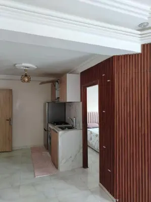 a room with a kitchen and a bed in it at Joli Apparemment et calme in Casablanca