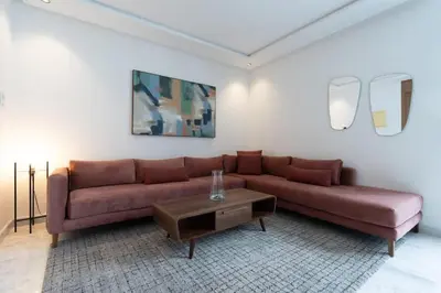 a living room with a brown couch and a coffee table at Studio Raffiné en Centre Ville in Casablanca