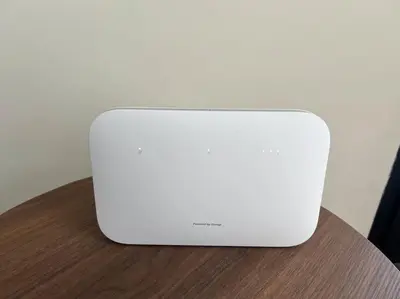 a white router sitting on top of a wooden table at Prestigieux Studio- Vue dégagée in Casablanca