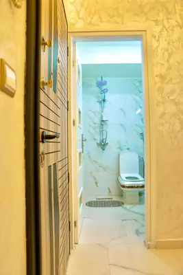 a bathroom with a toilet and a doorway at appartement luxe rabat ville in Rabat
