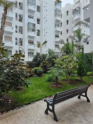 a park bench in front of a building at MIA Appartement N2 - Élégance, Confort et Sérénité in Casablanca