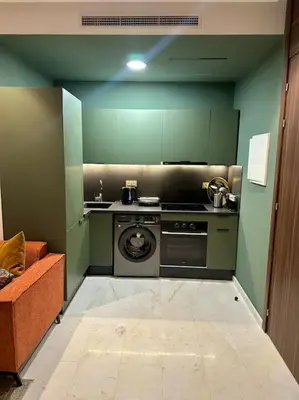 a kitchen with a stove and a washing machine at Studio luxueux bien meublé in Casablanca