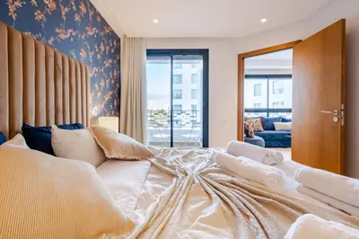 a large white bed in a room with a window at Emplacement Chic Lumineux & Central Près du Consulat Américain 2 minutes de Twin Center Gauthier Casablanca in Casablanca