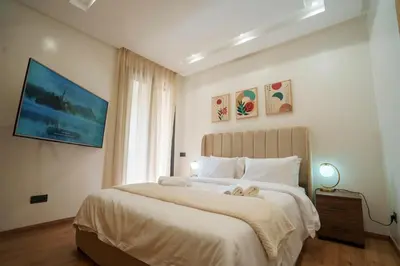 a bedroom with a large bed with two stuffed animals on it at Emplacement Central Lumineux & Chic Prés de Station Tramway KFC Et Carrefour Abdelmoumen Et 2 Mars Casablanca in Casablanca