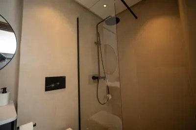 a bathroom with a shower with a glass door at Luxueux Appartement 2 Chambres, Vue Casa Port in Casablanca
