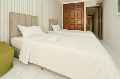 two beds in a hotel room with white sheets at Cozy 2 BR Gauthier Oasis in Casablanca