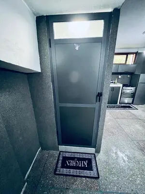 a door in a room with a sign on the floor at Organizado apartamento 2 in Mediouna