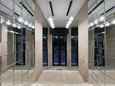 a hallway of a building with glass doors at Emplacement Central & Lumineux au Coeur De Casablanca Près Du Tramway 1 minute du Bd Abdelmoumen Maarif et 5 Minutes de Bab Marrakech et Centre Ville in Casablanca