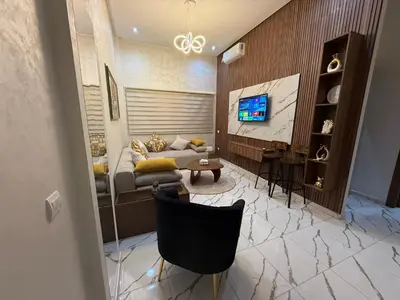 a living room with a couch and a tv at Studio cosy connecté in Casablanca