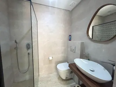 a bathroom with a shower and a toilet and a sink at Appartement luxueux 2 Chambres avec salle de sport et parking in Casablanca