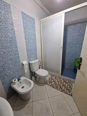a bathroom with a toilet and a sink at Villa spacieuse avec piscine proche aéroport Mohamed V in Nouaseur
