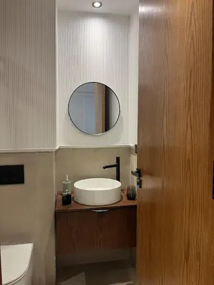 a bathroom with a sink and a mirror at Cocon au coeur de Casablanca in Casablanca