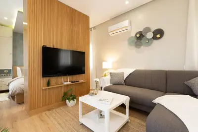 a living room with a couch and a flat screen tv at Appartement 2 pièces au cœur de Casablanca in Casablanca