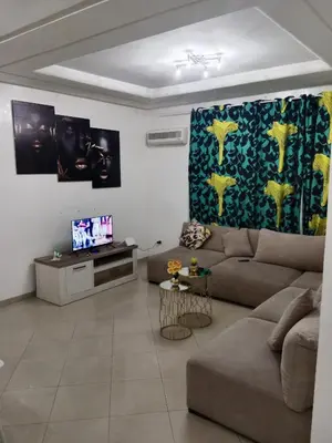 a living room with a couch and a tv at Résidence journalière in Casablanca