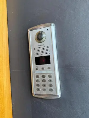 a cell phone sitting on top of a table at Appartement Sacré-Cœur in Casablanca