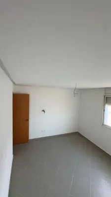 an empty room with white walls and a door at dekra bouznika in Bouznika
