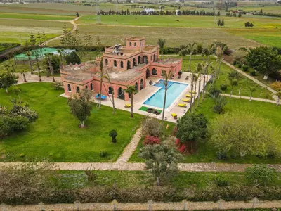 an aerial view of a mansion with a swimming pool at Domaine Terra Cotta - Villa de luxe avec piscine sans vis-à-vis in Souk el Had