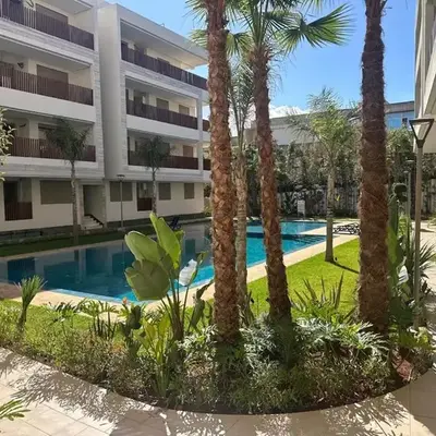 Évasion luxueuse avec piscine proche de la mer