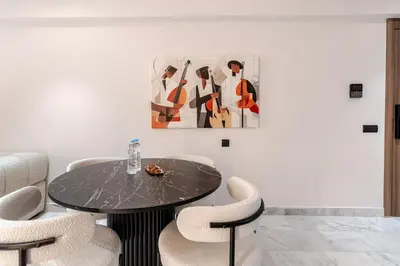 a dining room with a table and chairs at Maârif Elegance et confort in Casablanca
