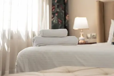 a stack of towels sitting on top of a bed at Apartment Studio en Cœur de Casablanca ,Racine in Casablanca