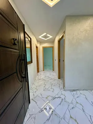 an empty hallway with marble floors and a door at Appartement haut standing, 2 chambres - Mohammedia in Mohammedia