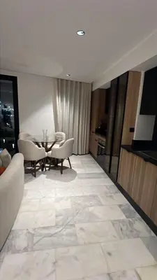 a living room with a table and chairs and a dining room at Confort Urbain Casablanca Vue Accès Gare Casa Port in Casablanca