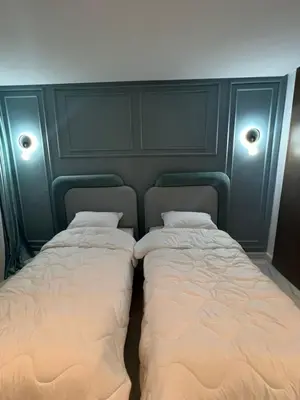 two beds sitting next to each other in a room at Confort Urbain Casablanca Vue Accès Gare Casa Port in Casablanca
