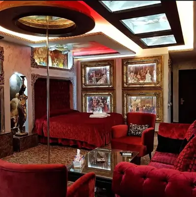 a living room with a red bed and a couch at Appartements journaliers et mensuels in Aïn Chock
